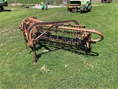 Massey Ferguson Pull-Type 3-Pt Side Delivery Rake 