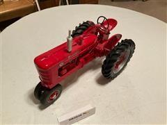 Farmall Super M 1/8th Scale Toy Tractor 