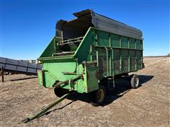 John Deere 125 Chuck Wagon 