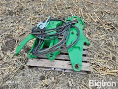 items/4392a229ace1ef11a4dd6045bd4c6ac5/johndeere700mtractorloadermountingbrackets-2_25716b5b673b4ee5b707f34274b8f24e.jpg