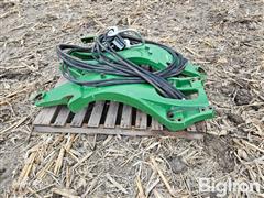 items/4392a229ace1ef11a4dd6045bd4c6ac5/johndeere700mtractorloadermountingbrackets-2_7952e8054c034b7098175a49e8fc5c79.jpg