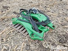 items/4392a229ace1ef11a4dd6045bd4c6ac5/johndeere700mtractorloadermountingbrackets-2_9ed17274b1a140a0b068b922c634c998.jpg