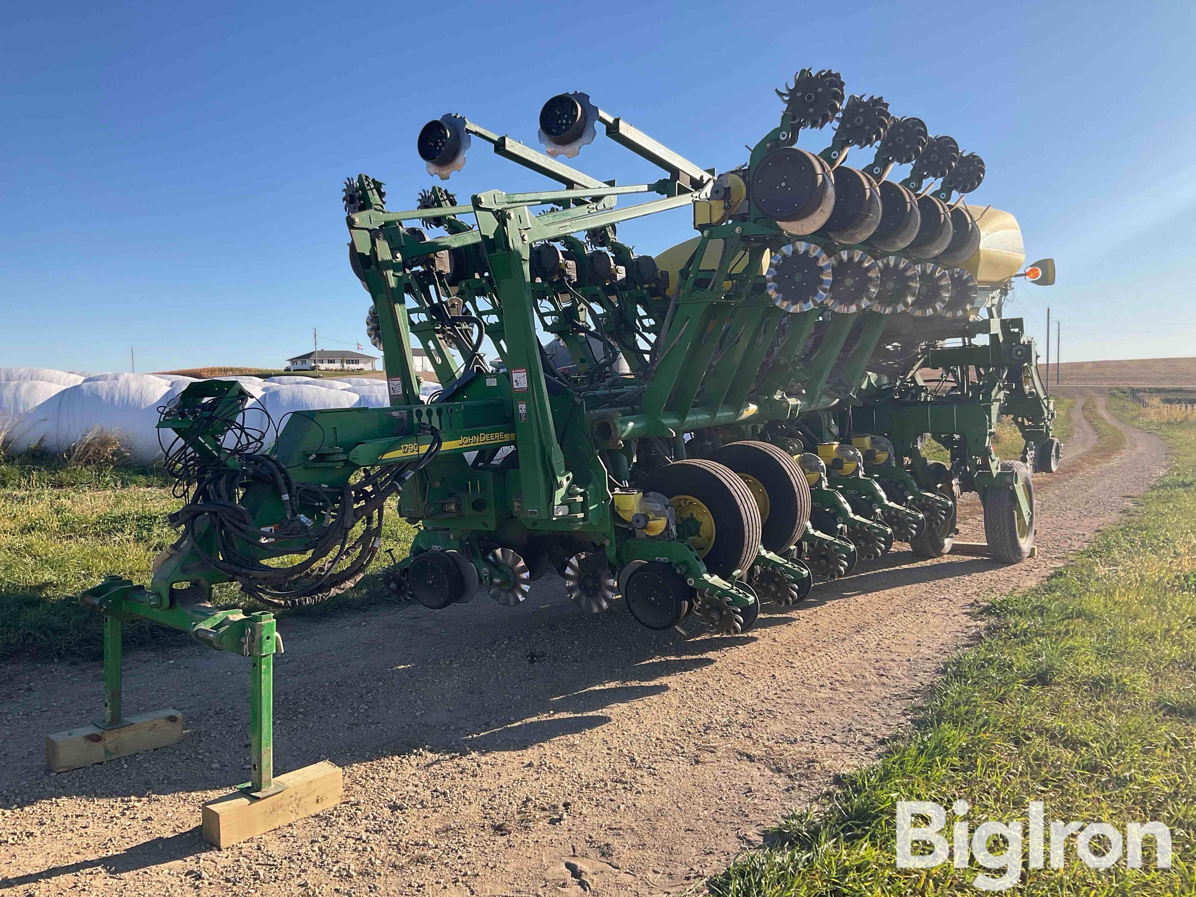 2008 John Deere 1790 CCS 16/31 Planter 