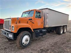 1986 International F2554 T/A Grain Truck 