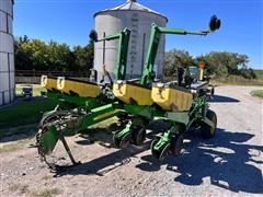 John Deere 1760 MaxEmerge XP 8R30" Planter 