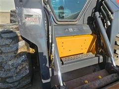 items/446658f48e52402581e0ed5c803cd8f5/newhollandl175skidsteer-4_a30cd2cd7319416e88779134f059c022.jpg