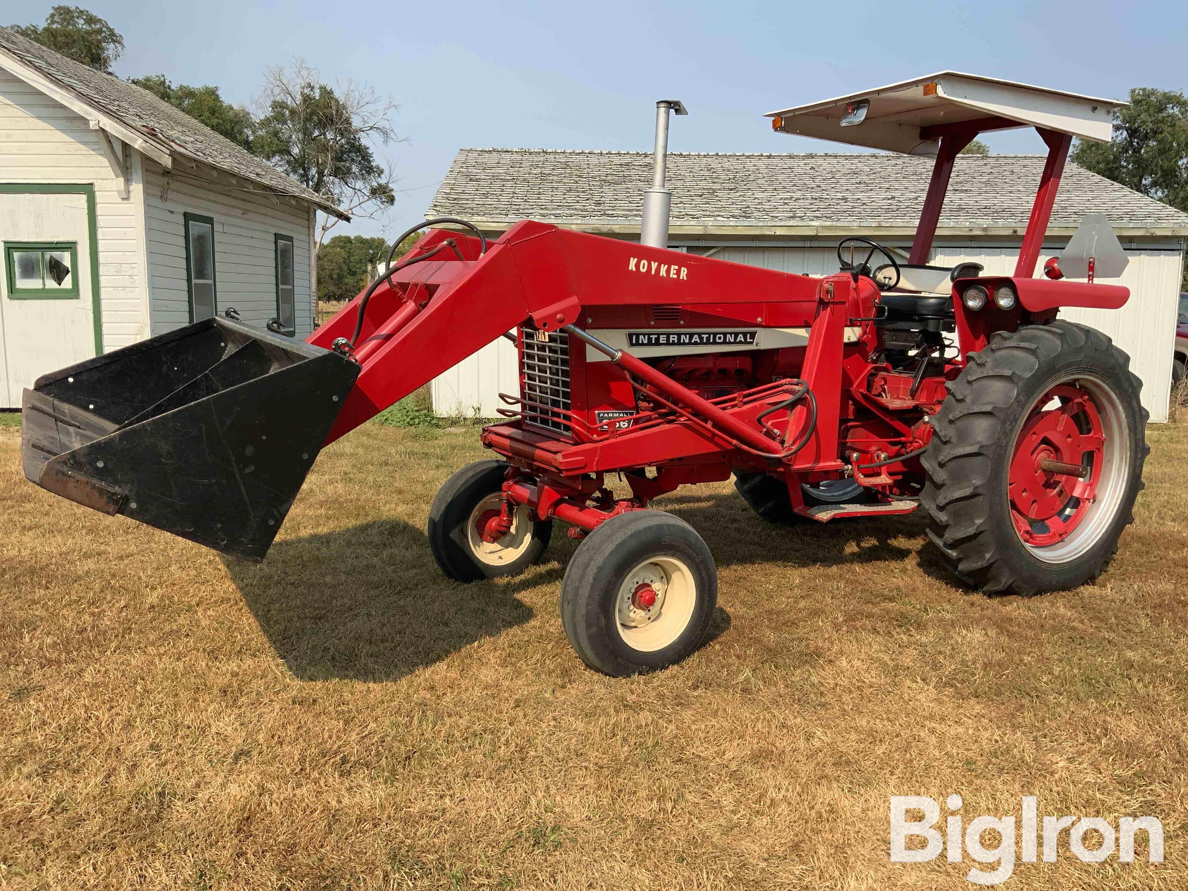 1971 International Farmall 656 2WD Tractor W/Loader 