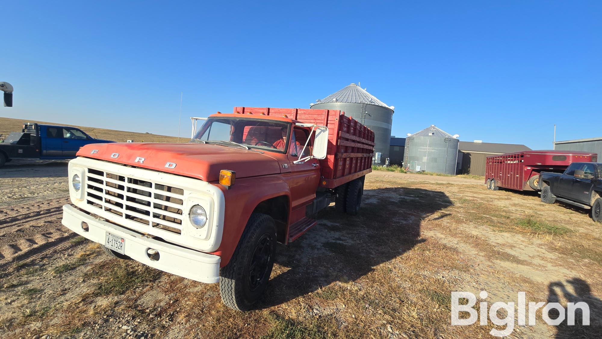 1975 Ford F700 S/A Grain Truck 