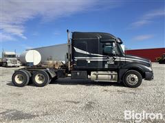 items/45cb9267ced5ef11b5427c1e522b8388/2003freightlinercolumbiatruckwwetkitsleeper_b5872ca3d4bd46c3a124698a4dd6971e.jpg