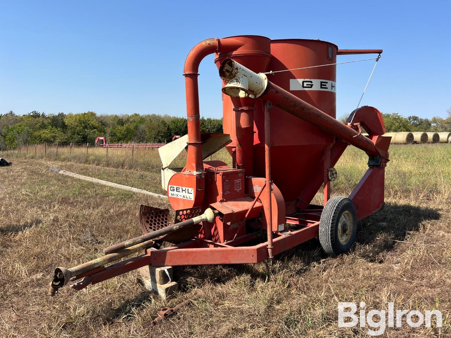 Gehl 65MX Grinder Mixer 