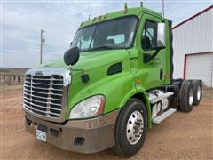 2016 Freightliner Cascadia 113 T/A Day Cab Truck Tractor 