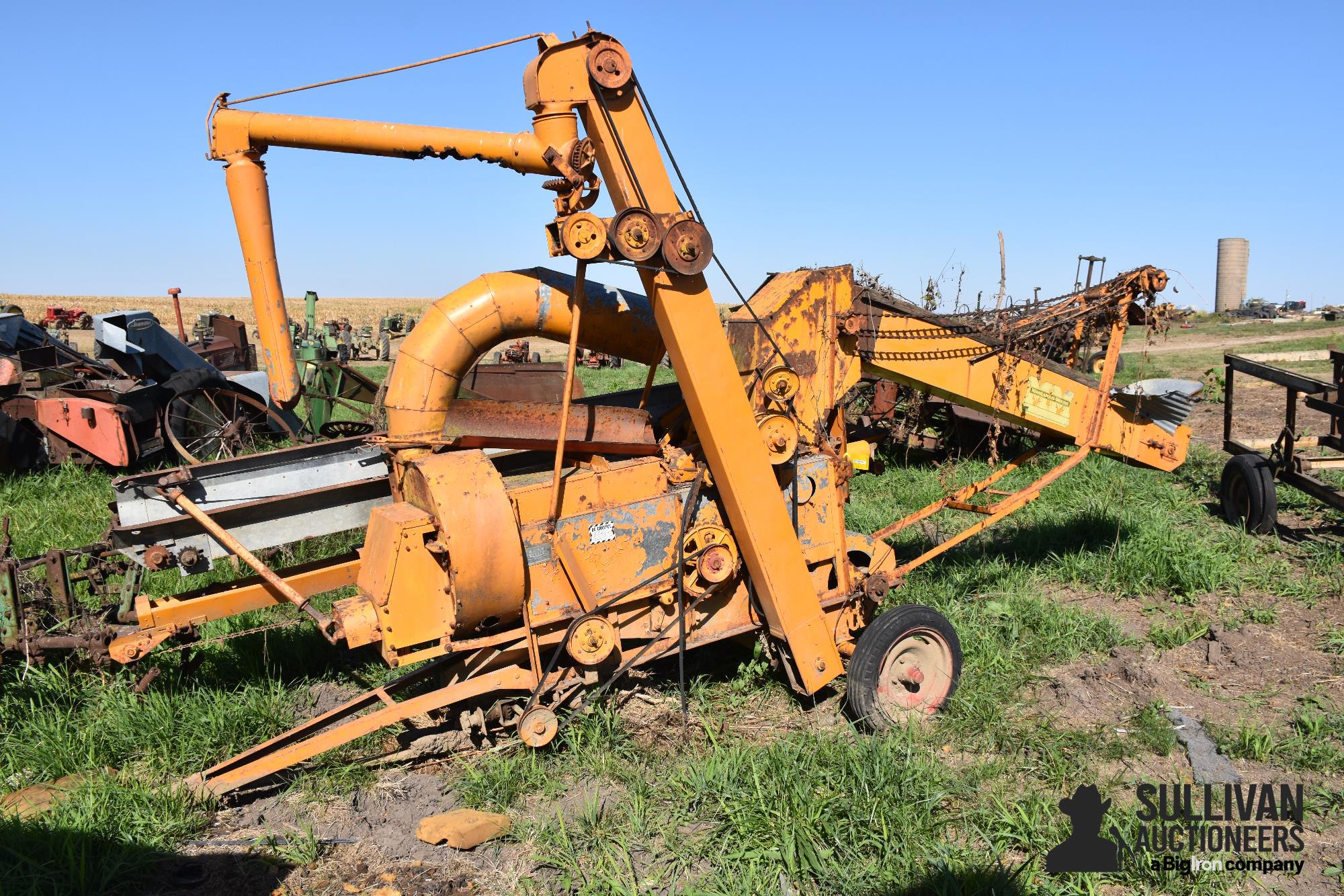 Minneapolis-Moline D Pull-behind Corn Sheller 