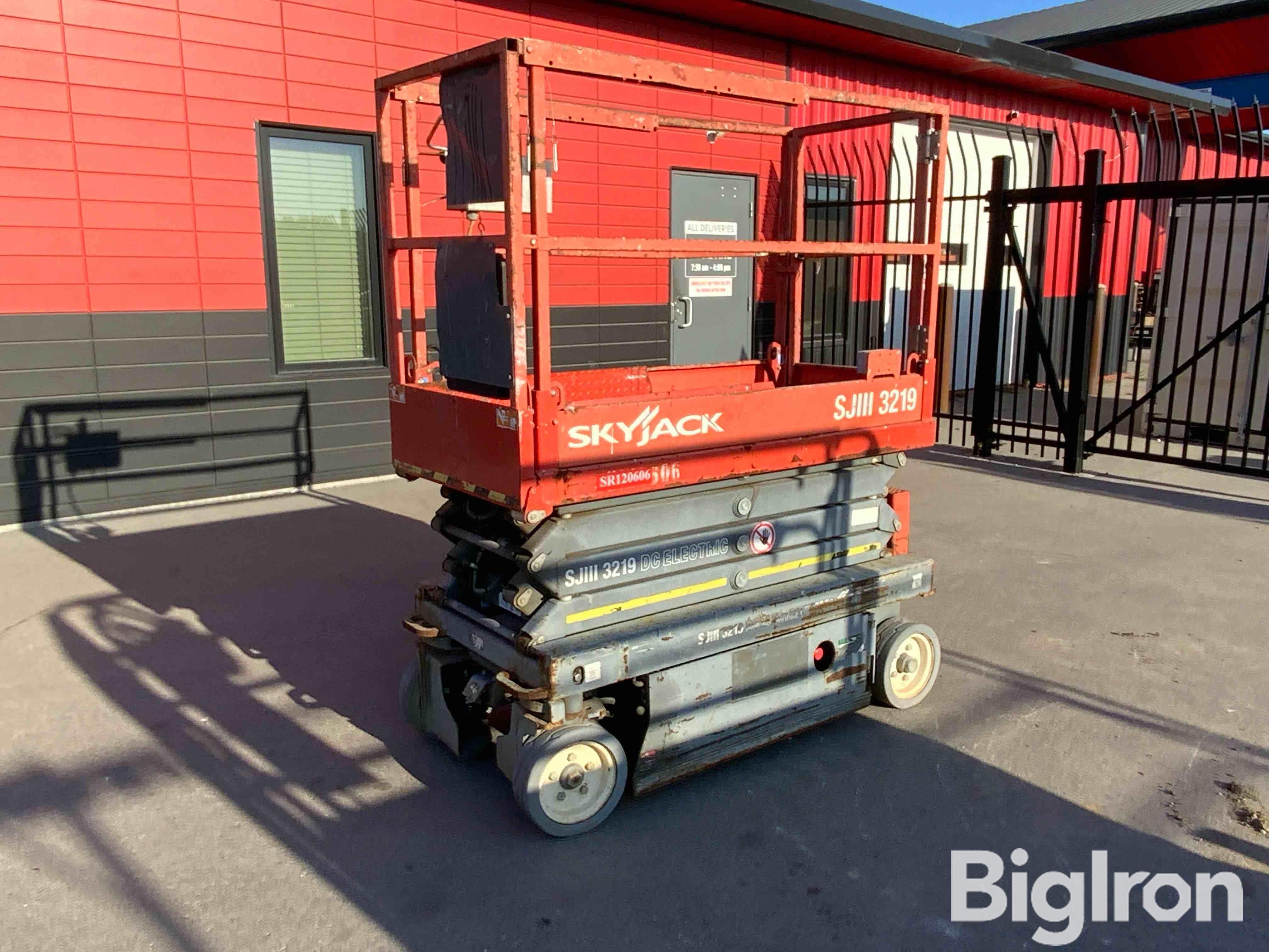 2012 SkyJack SJIII 3219 Electric Self-Propelled Scissor Lift 