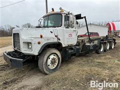 1999 Mack DM688S T/A Roll-Off Truck 