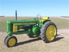 John Deere 520 2WD 2 Cylinder Tricycle Front Tractor 