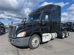 2015 Freightliner Cascadia T/A Truck Tractor W/Sleeper 