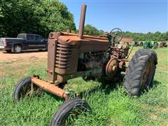 1952 John Deere G 2WD Tractor 