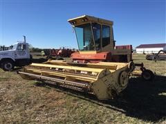 1990 New Holland 1118 Windrower 