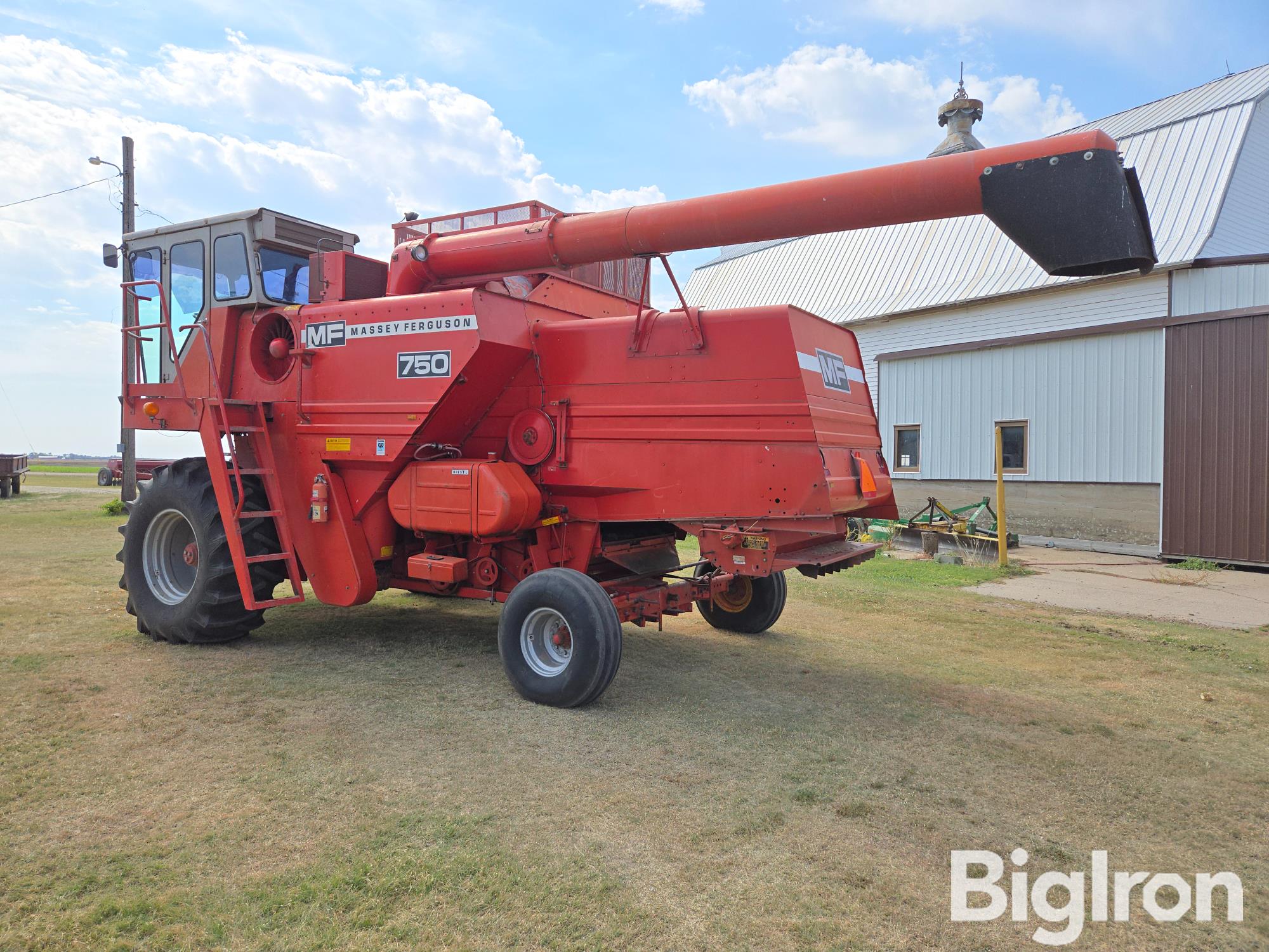 items/48241c215c89ef1194430022488d1829/1979masseyferguson750combine_59f469eb12b64758a2c896c40dcf7486.jpg