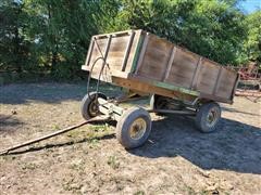 John Deere Harvest Wagon W/Hoist 