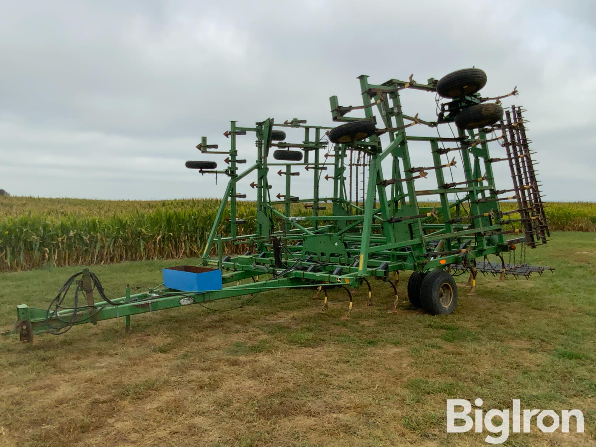 John Deere 985 35' Field Cultivator 