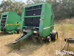 John Deere 535 Round Baler 