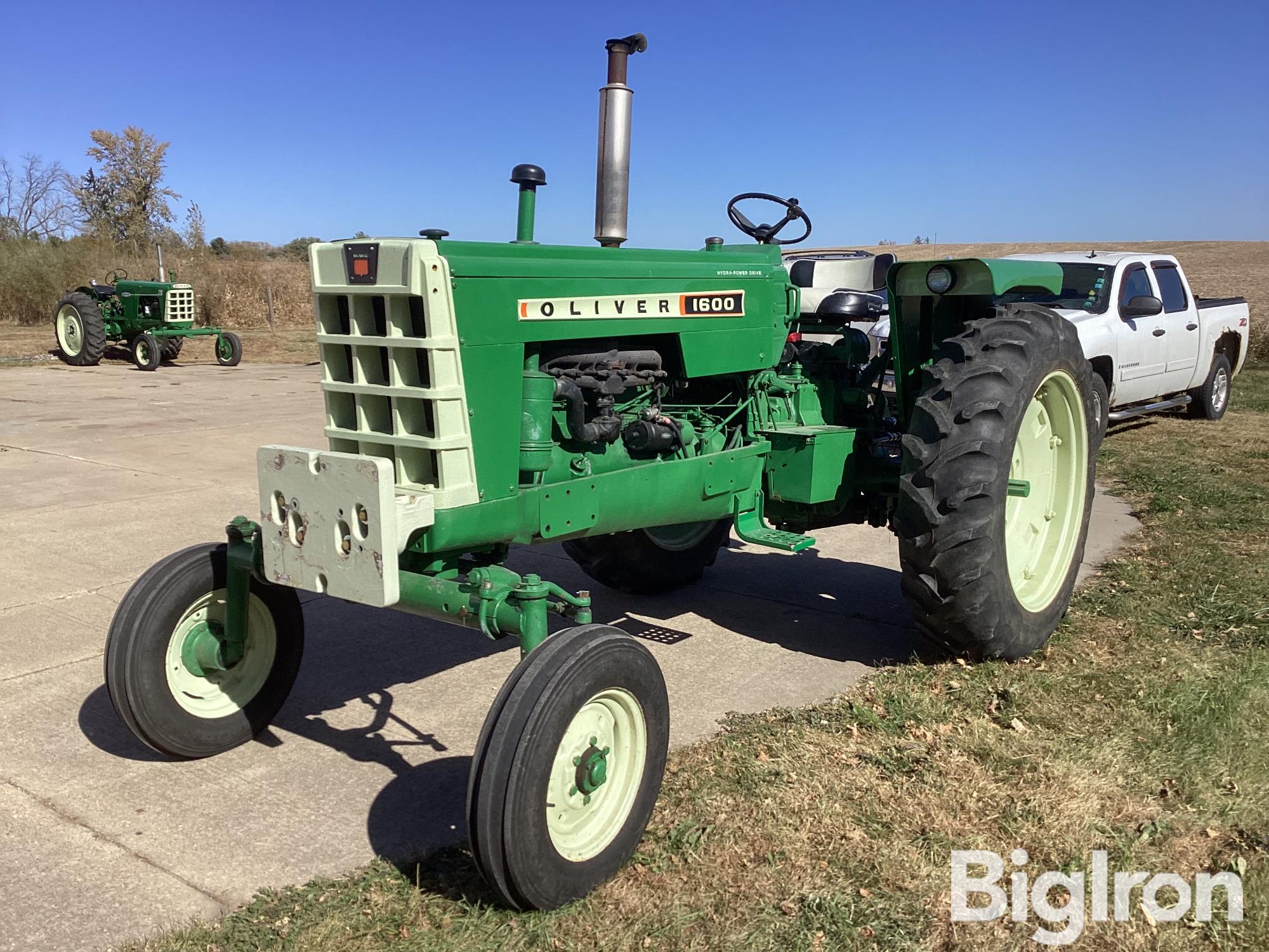 Oliver 1600 2WD Tractor 