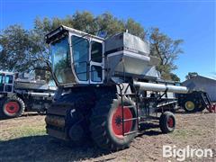 Gleaner L2 2WD Combine 