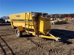 Buffalo Henke Kwikmixer 240 Feeder Wagon 