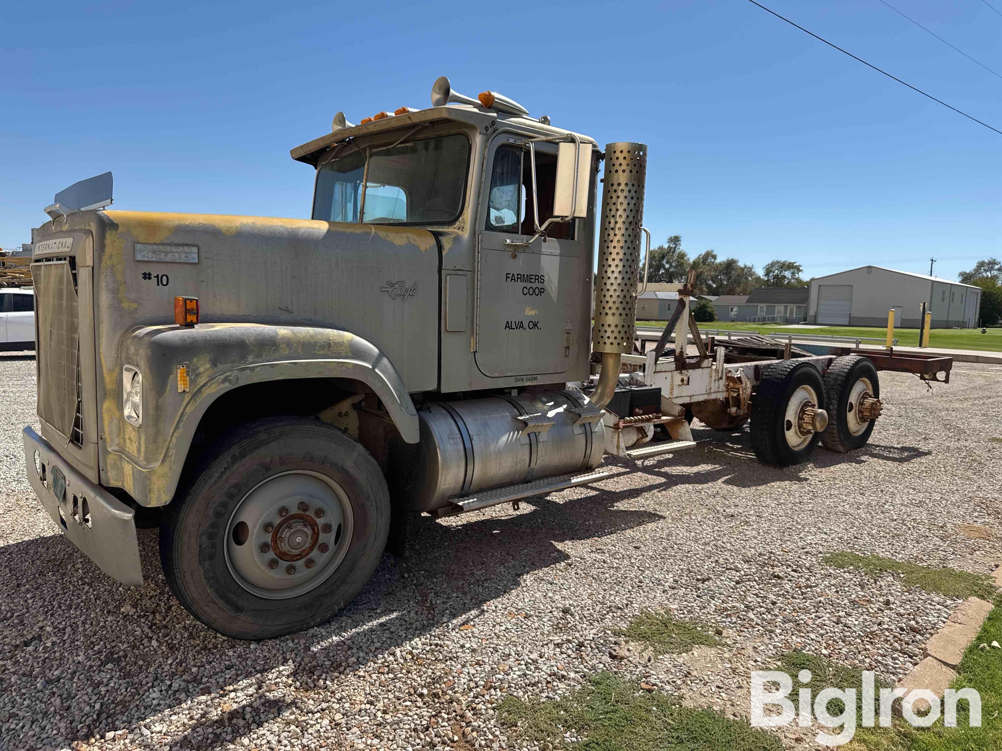 1981 International F4370 T/A Cab & Chassis 