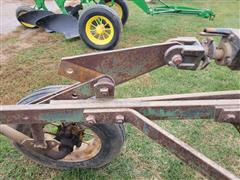 items/4b35f7704e7fee11a81c6045bd4a636e/johndeere3bottomplow-33_5135947d076640fd9ae52ad556ee9200.jpg