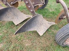 items/4b35f7704e7fee11a81c6045bd4a636e/johndeere3bottomplow-33_8348ea9e1719474eb1269a317f6d6c32.jpg