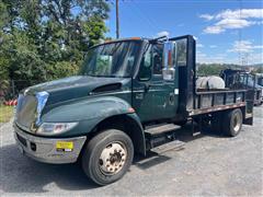 2002 International 4300 S/A Flatbed Truck 