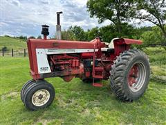 1963 International Farmall 806 2WD Tractor 