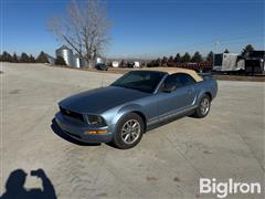 2005 Ford Mustang 2-Door Convertible 