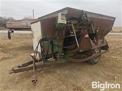 Henke B240 Feeder/Mixing Wagon 