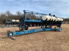 Kinze 2600 Pivot Fold 16R30 Planter 