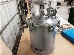 Binks Pressurized Spray Container 