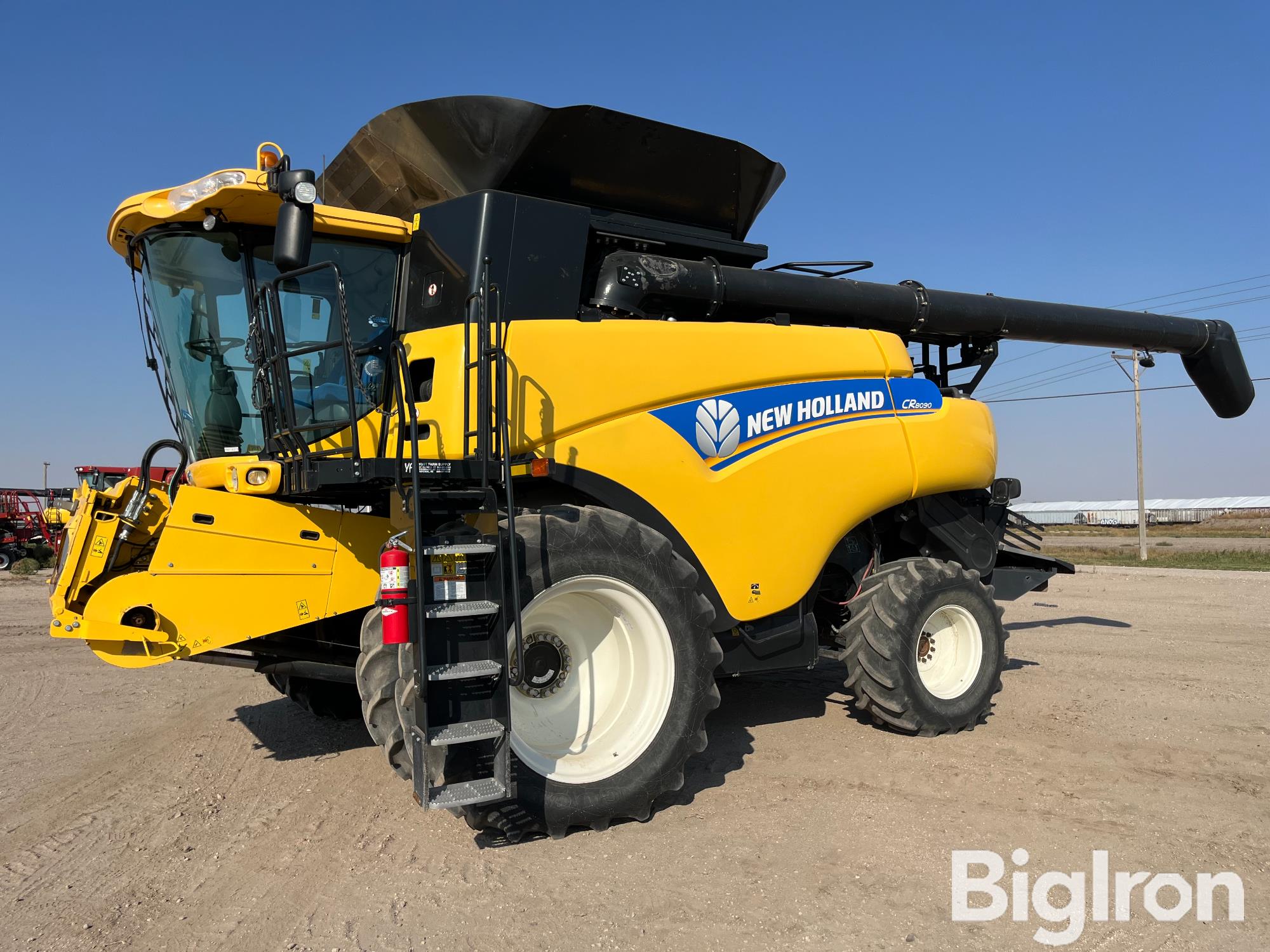 2014 New Holland CR8090 2WD Combine 