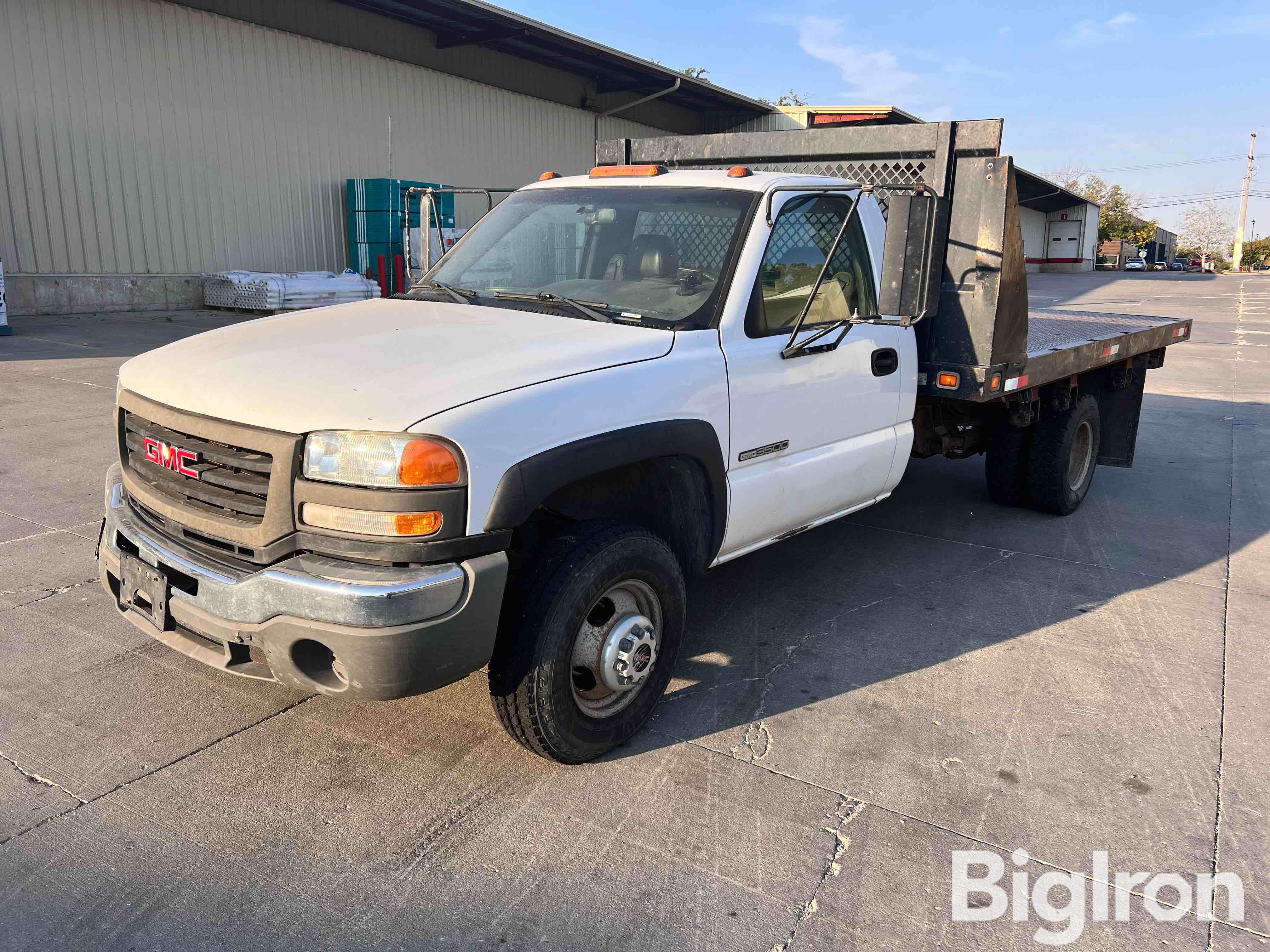 2005 GMC Sierra 3500 2WD Flatbed Pickup 