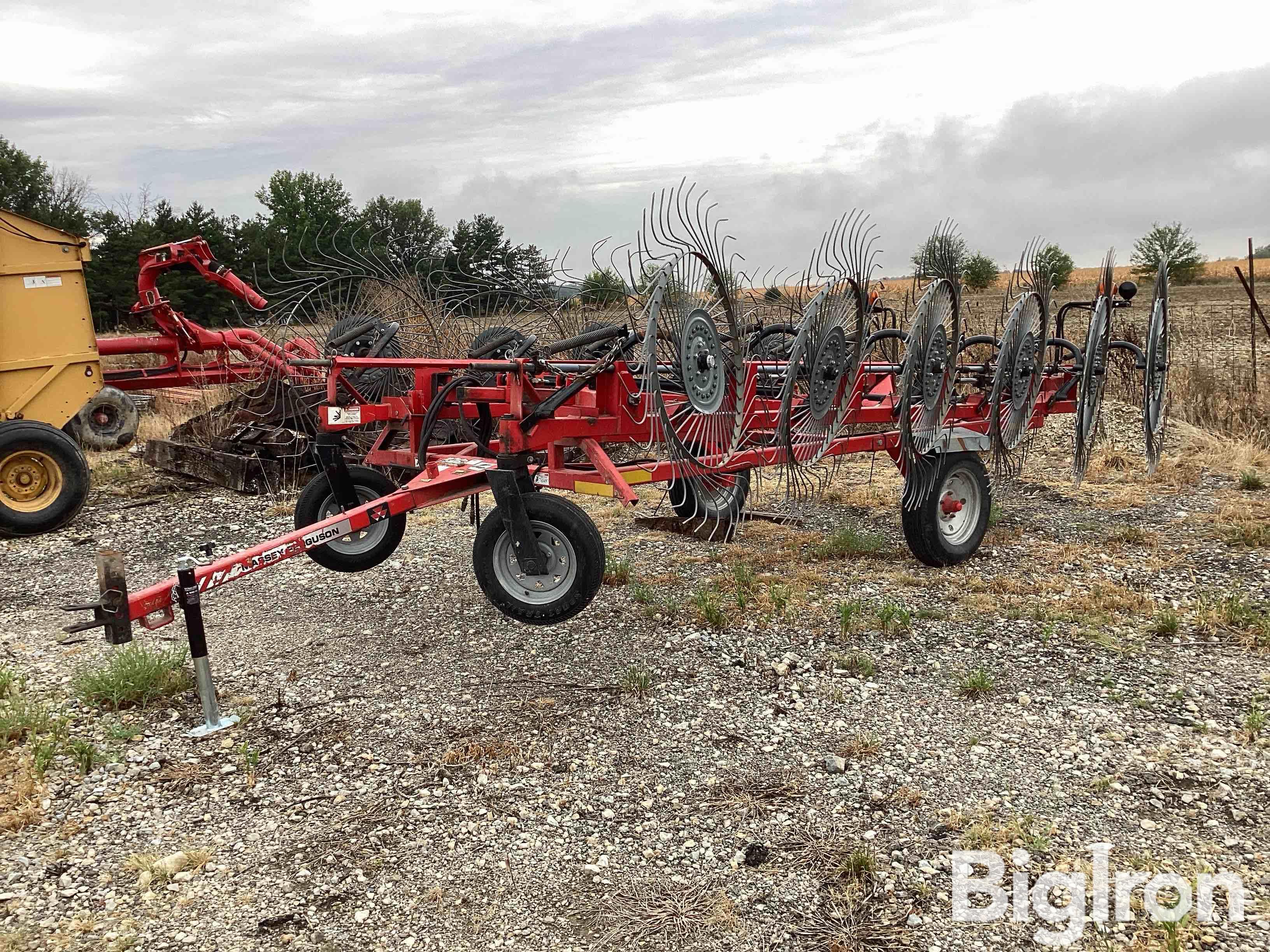 2013 Massey Ferguson 3982 Hay Rake 