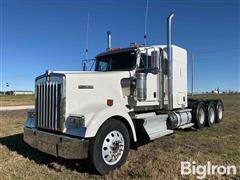 2014 Kenworth W900 Tri/A Truck Tractor w/ Wet Kit 