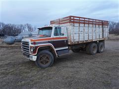 1981 International 1724 T/A Grain Truck 