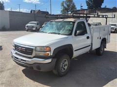 2007 GMC Sierra 2500 HD 4x4 Utility Truck 