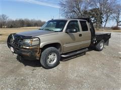 2004 Chevrolet 2500HD 4x4 Extended Cab Flatbed Pickup 