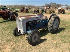 Ford 600 2WD Tractor 
