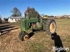 1952 John Deere G 2WD Tractor 