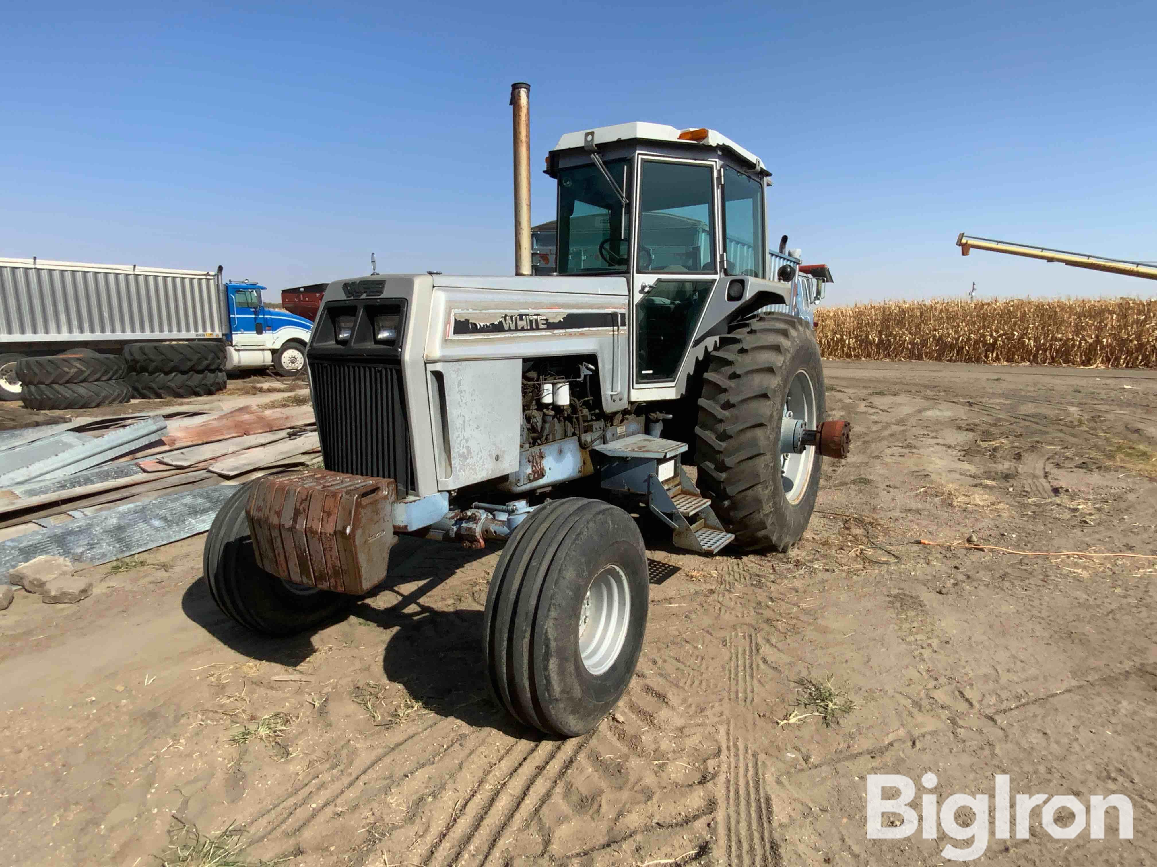 1989 White 140 2WD Tractor 