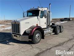 2005 Kenworth T800 Day Cab T/A Truck Tractor 