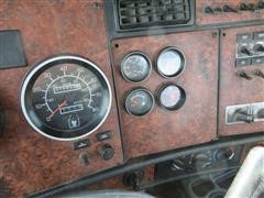 items/51266c9bbc8eec11b8210003fff90f6a/2005kenwortht800tadaycabtrucktracor_7e85418c54134191aa67e41b18612c8e.jpg